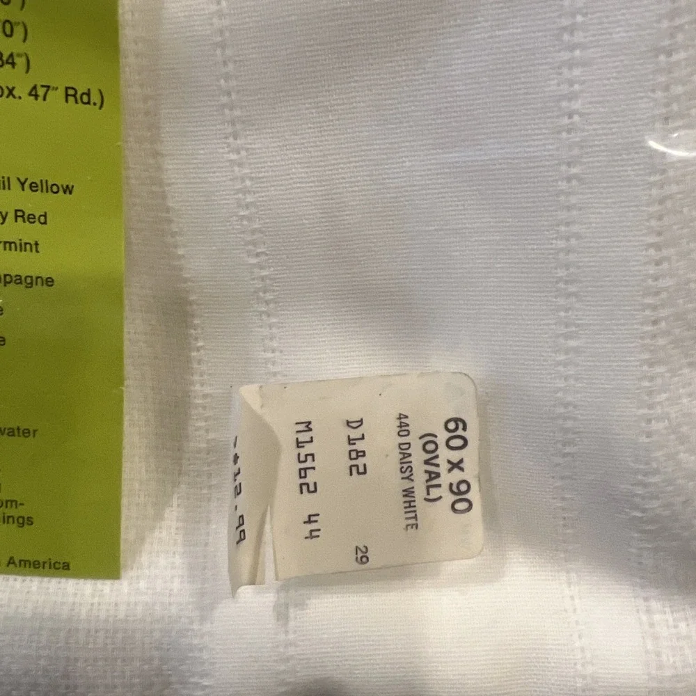 Vintage Montgomery Ward Soil‎ Releasing No Iron White Tablecloth Oval 60 x 90
